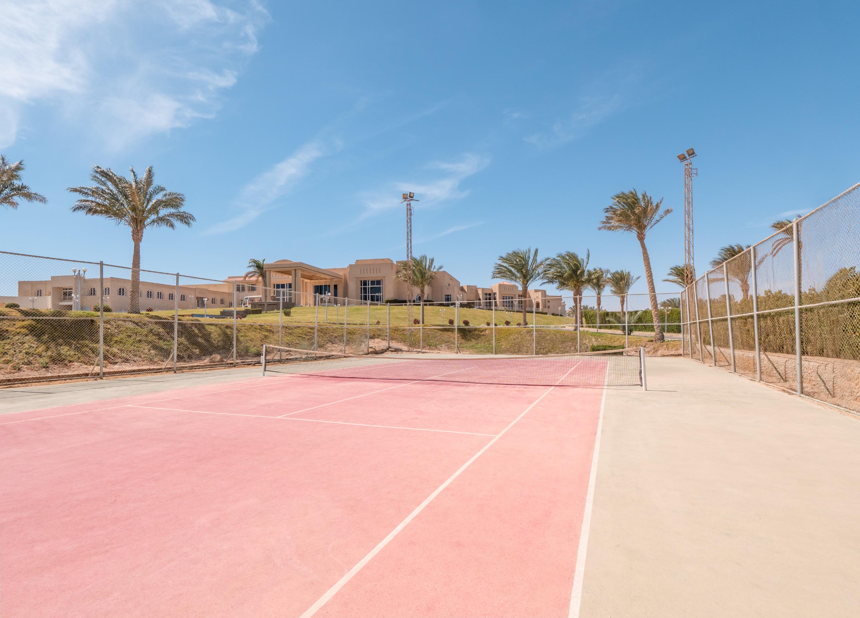 Serenity Alpha Beach - Ex Serenity Makadi Beach Exterior foto Tennis courts at the resort