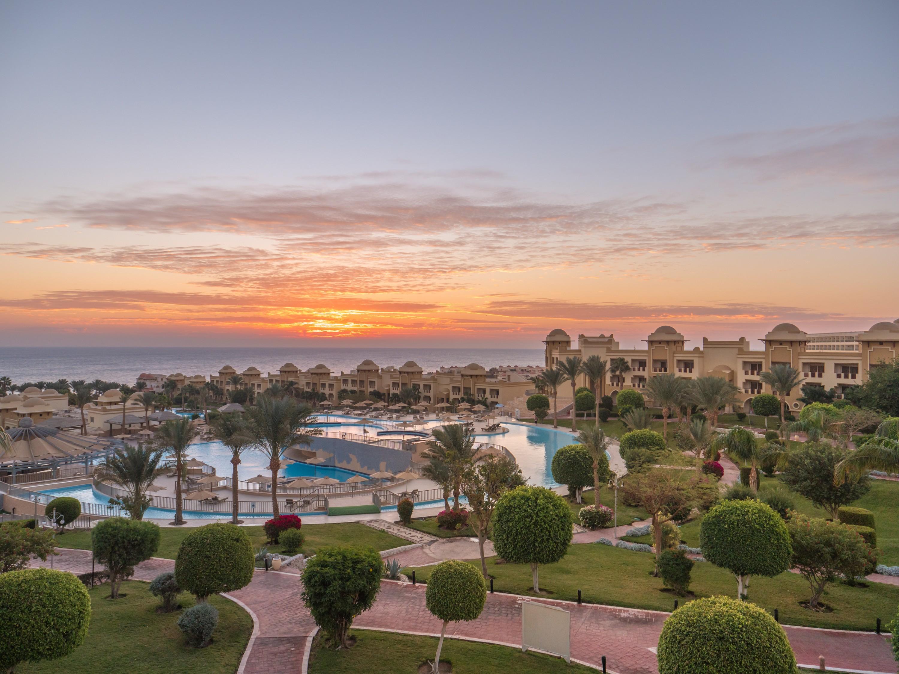 Serenity Alpha Beach - Ex Serenity Makadi Beach Exterior foto Sunrise at the resort