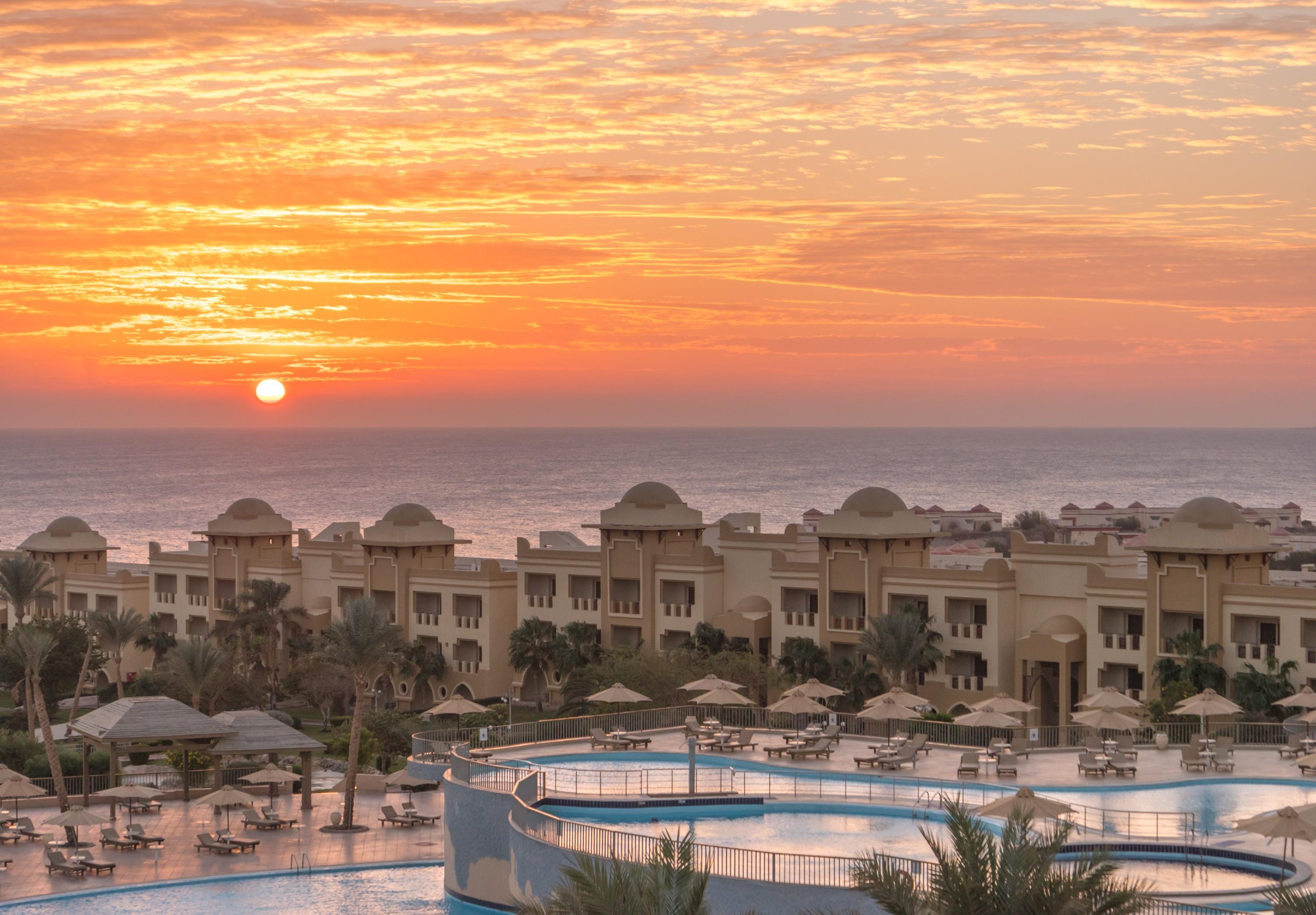 Serenity Alpha Beach - Ex Serenity Makadi Beach Exterior foto Sunset at the resort