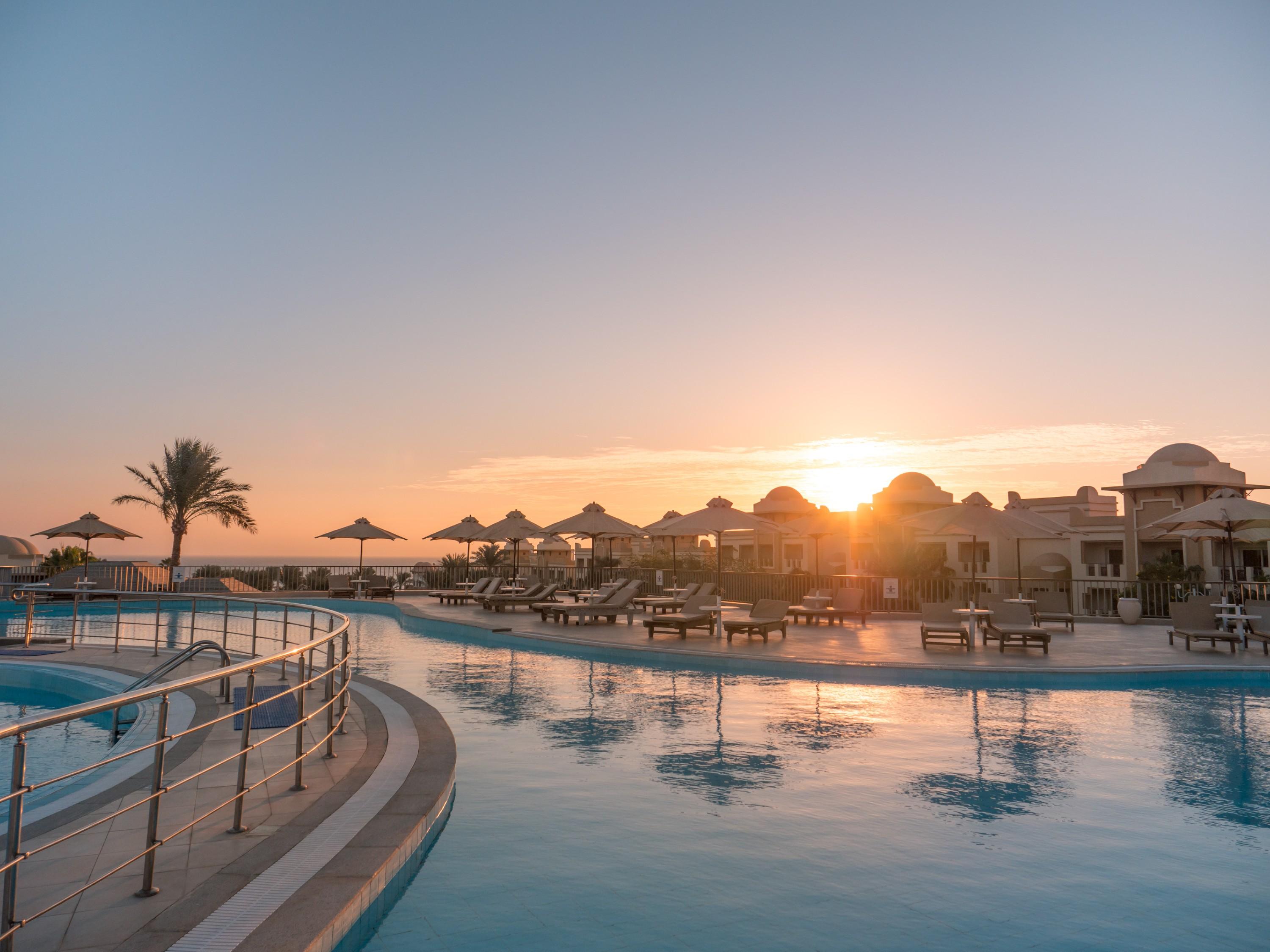 Serenity Alpha Beach - Ex Serenity Makadi Beach Exterior foto Sunset at the pool