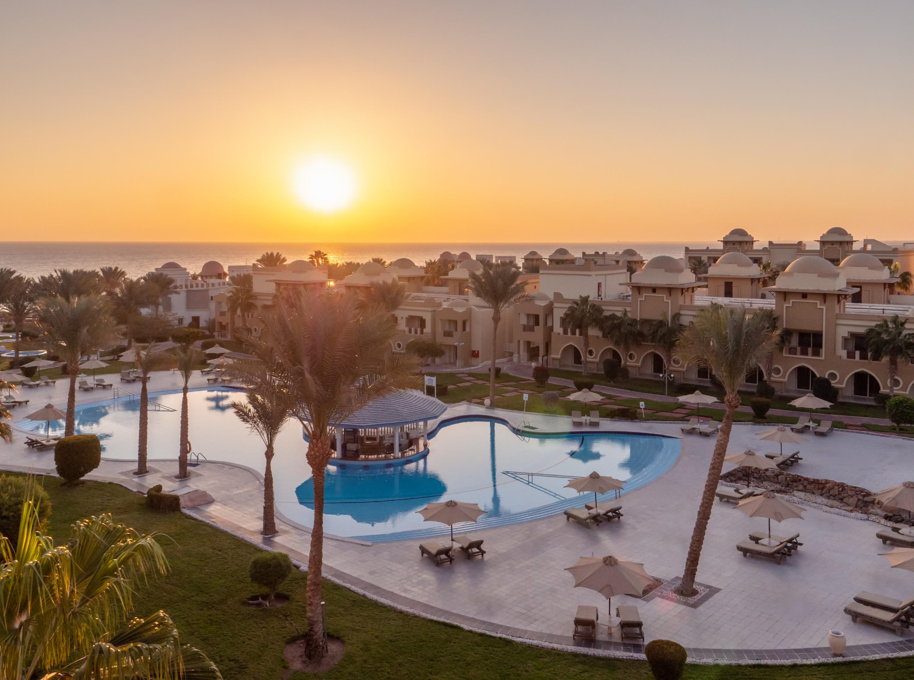 Serenity Alpha Beach - Ex Serenity Makadi Beach Exterior foto Sunrise at the resort