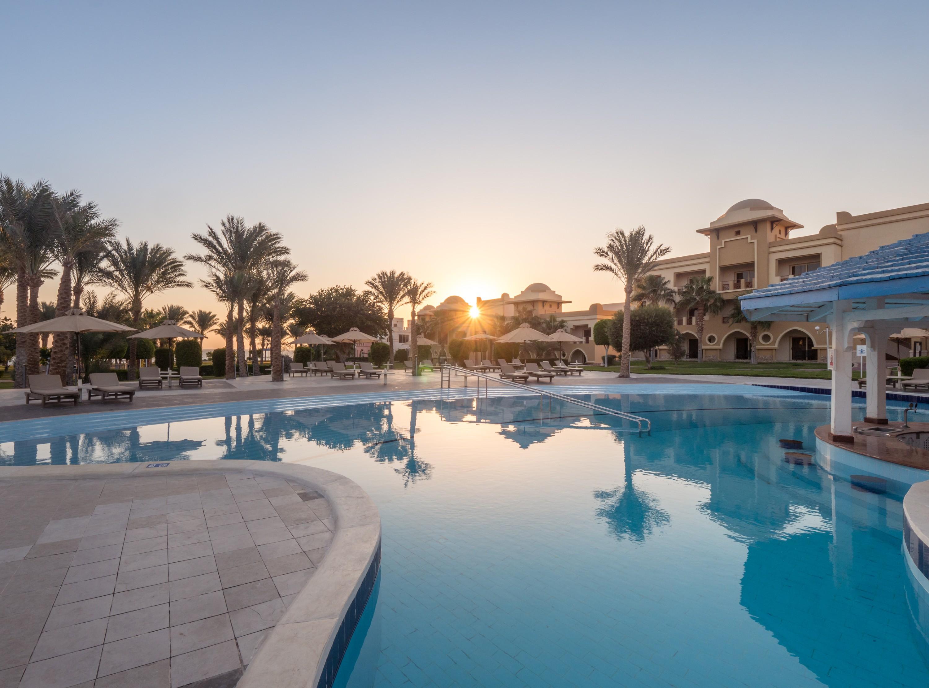 Serenity Alpha Beach - Ex Serenity Makadi Beach Exterior foto The swimming pool at the resort